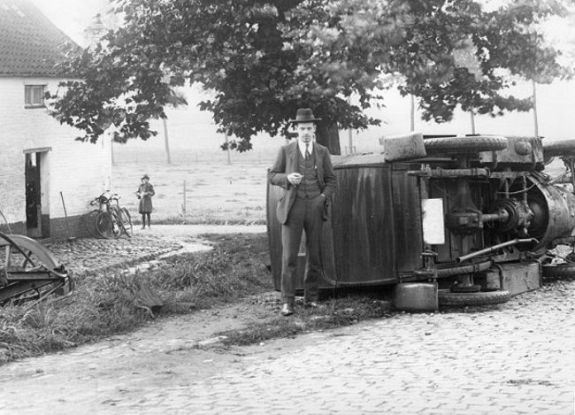 Accident sur la Grand'Route en 1920. Collection : Jean-Marie Castiaux.
