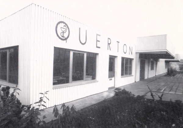 1984 : établissements Querton (spécialités pharmaceutiques et produits chimiques en gros) au n°1. Collection : Brania.