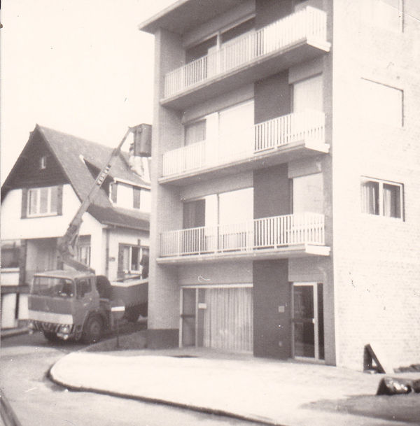 Début des années 1970, au carrefour avec la Rue du Castegier. Photo : Firmin Piraux. Collection : Jean-François Piraux.