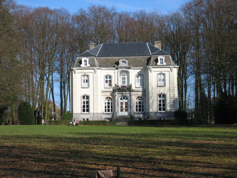 Fichier:Chateaucheneau.jpg